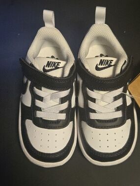 Nike Kids Black and White Hook-and-Loop Low-Top Sneakers
